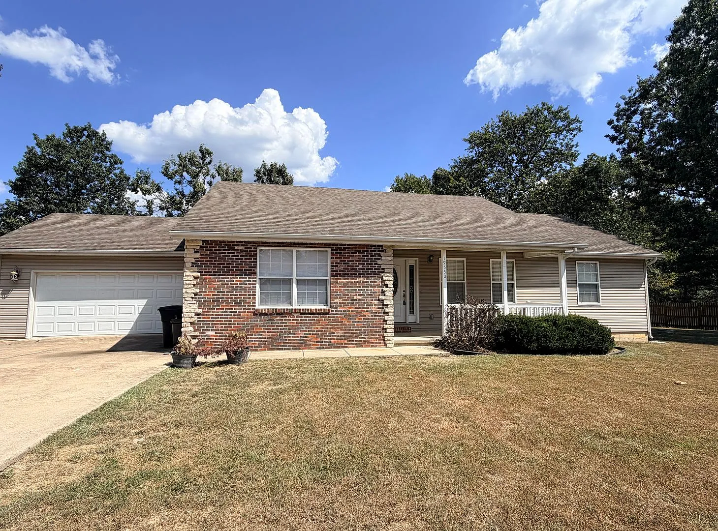 Lovely 3 Bedroom, 2 Bathroom Home! — Photo 1