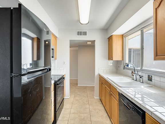 3rd image of 2749 S ALDER Drive