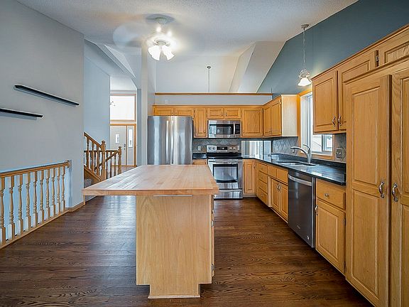 2nd image of 212 Arnica Dr
