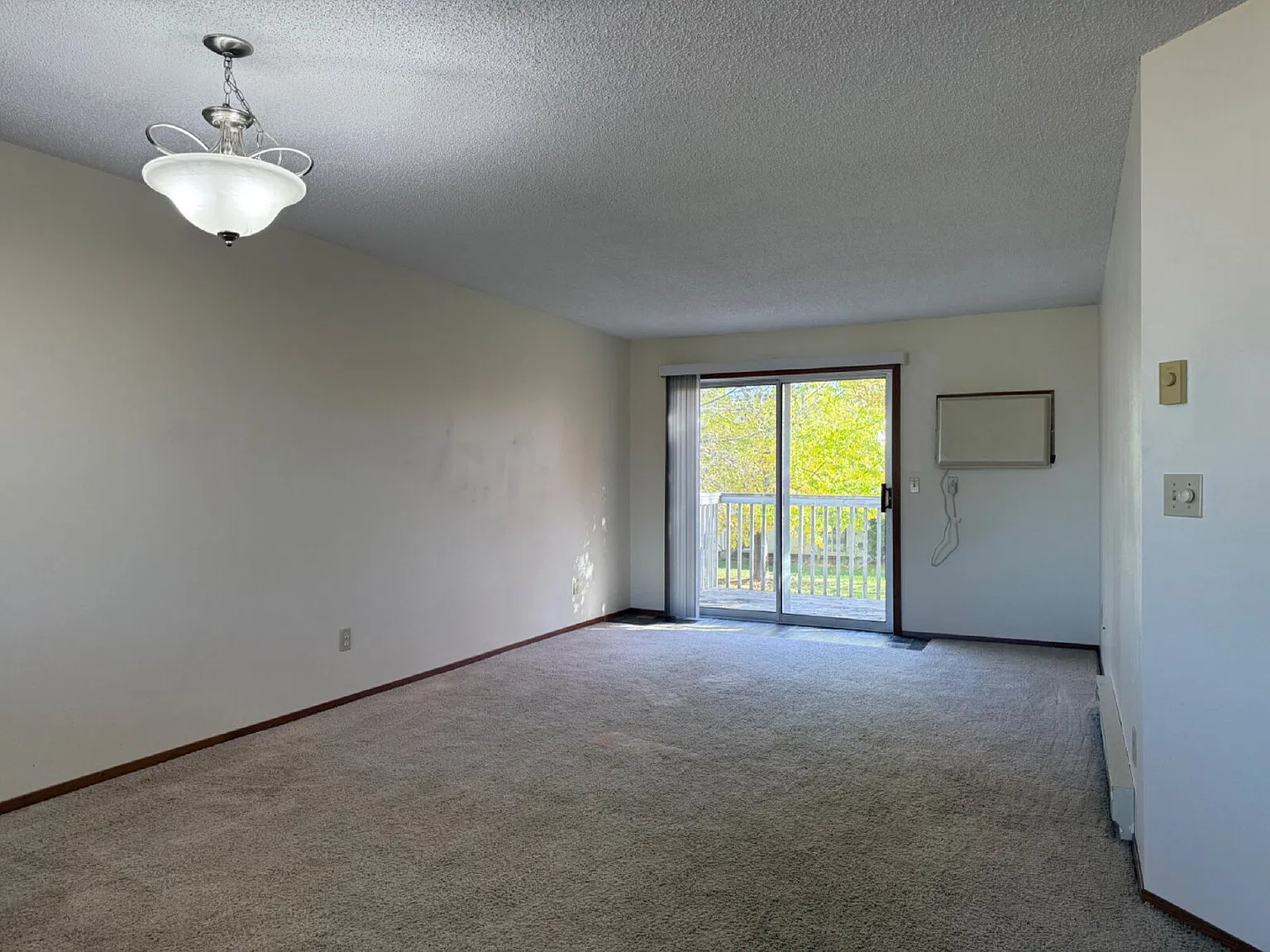 3 bed, 2.0 bath, 1736 sqft, $1,700 — Photo 3