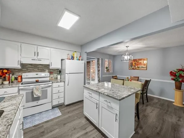 10104 W 96th St APT C, Overland Park, KS 66212