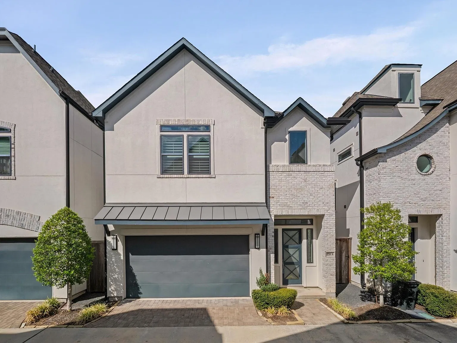 3 bed, 2.5 bath, 2402 sqft, $4,700 — Photo 1
