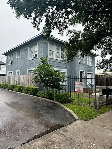 316 W Gray St #A Photo 1