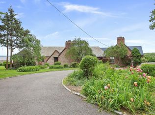 69 Cornwells Beach Rd, Port Washington, NY 11050