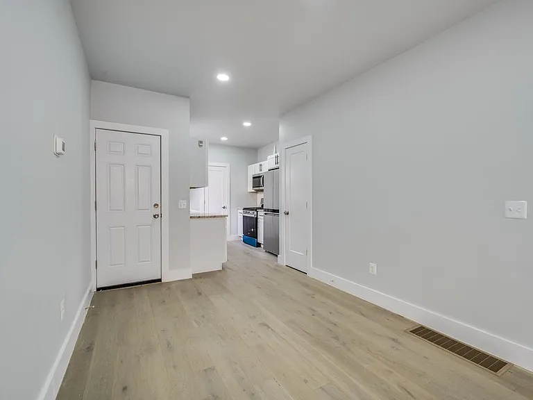 1903 N Taylor St — Photo 26