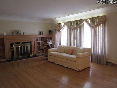 3rd image of 3950 5th Ave