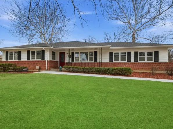 401 James St, Harrisonville, MO 64701