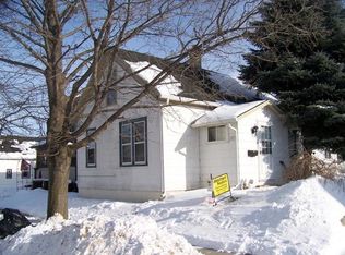 1217 S 19th St, Manitowoc, WI 54220