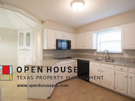 3rd image of 4112 Mesa Dr