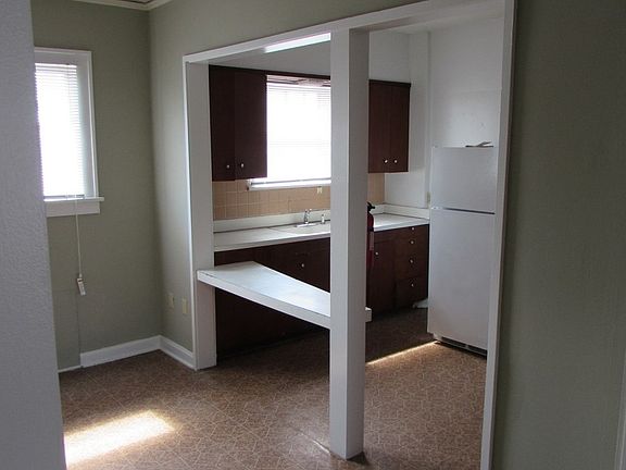 4th image of 903 Bellevue St APT 3E