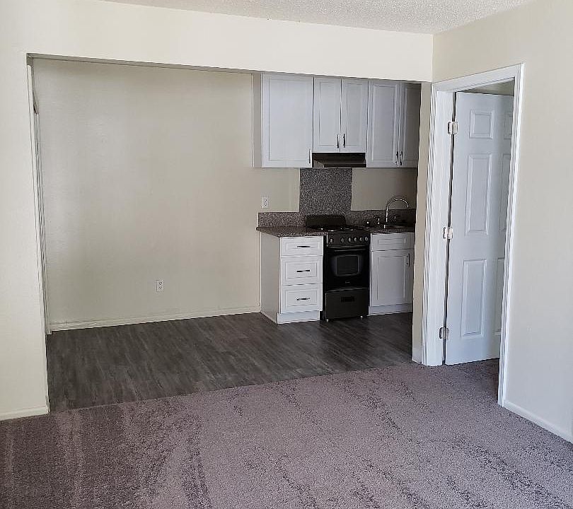 2nd image of 3720 Valencia Hill Dr #J