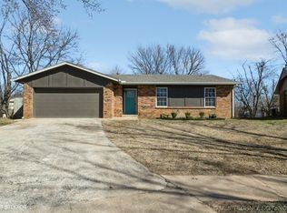 701 W 28th Ct, Sand Springs, OK 74063