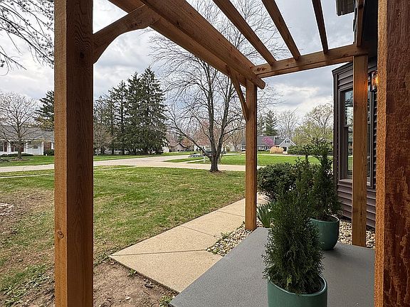 4th image of 1026 Williamsburg Dr