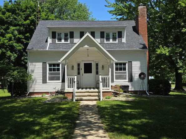 300 Brady St, Chesaning, MI 48616
