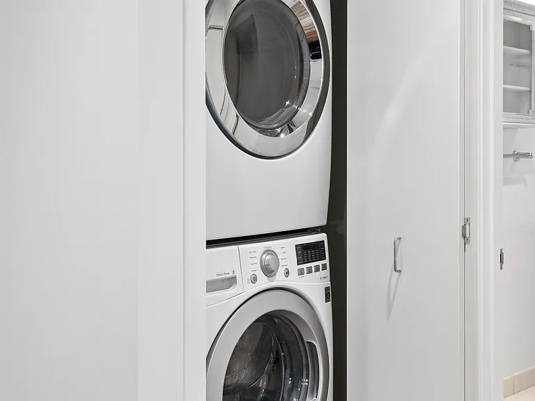 In unit Washer/dryer