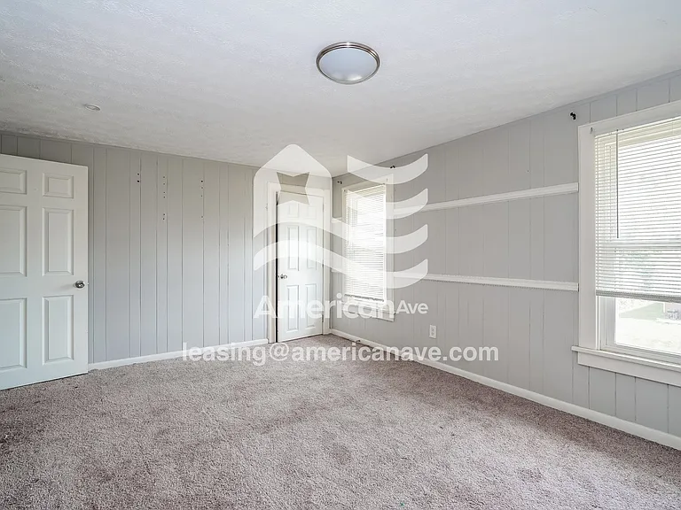 1389041_012_main_bedroom_11.jpg