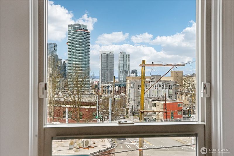 5th image of 505 E Denny Way #301