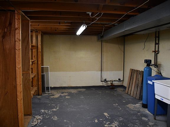 3rd image of 605 S Marion Ave #605