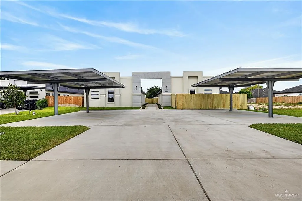 3 bed, 2.0 bath, 1100 sqft, $1,350 — Photo 1