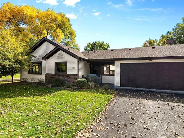 576 Donegal Cir, Shoreview, MN 55126