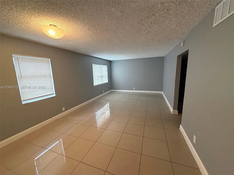 1516 SW 5th Pl #1-4 — Photo 6