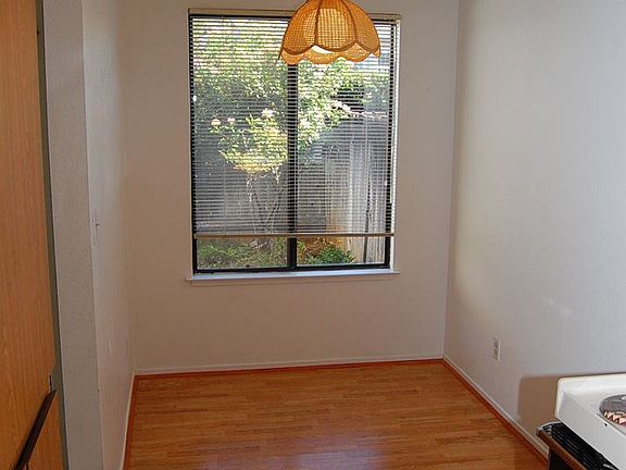 3rd image of 218 Westview Dr