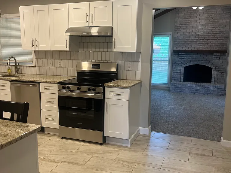 56 Winston Dr — Photo 4