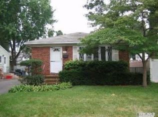2262 Jefferson St, East Meadow, NY 11554