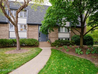 2013 Ammer Ridge Ct Unit 22-201, Glenview, IL, 60025