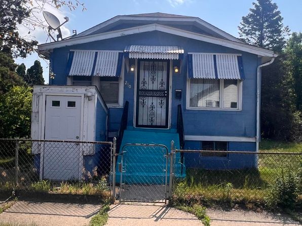 2305 Massachusetts St