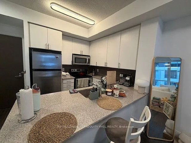 560 Front St W #806 — Photo 15
