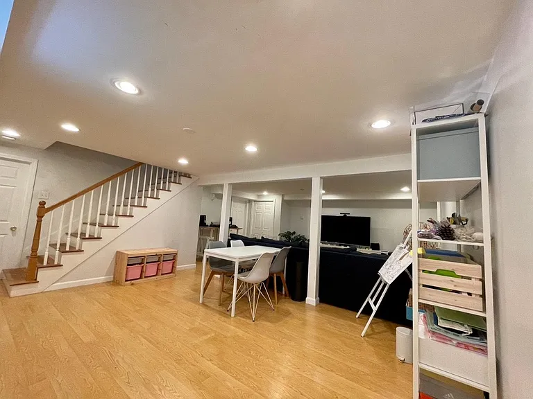 18 Pond St — Photo 27