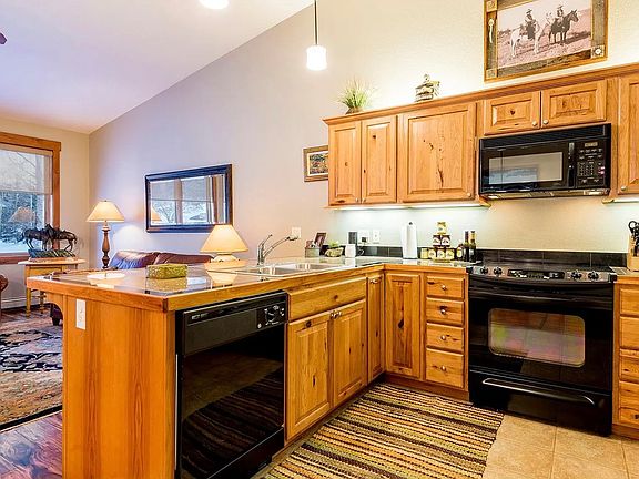 2nd image of 1381 Moraine Cir