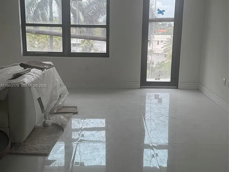 10185 Collins Ave #606 — Photo 5