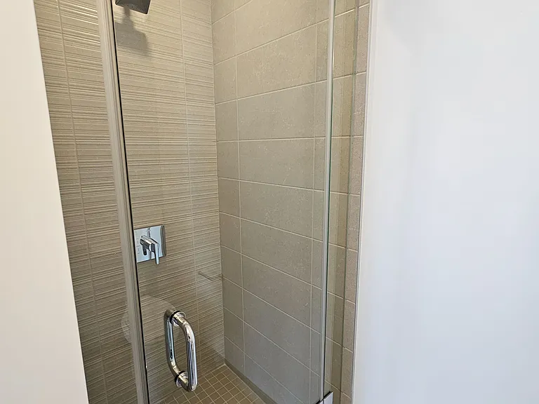 75 James St S #1101 — Photo 17
