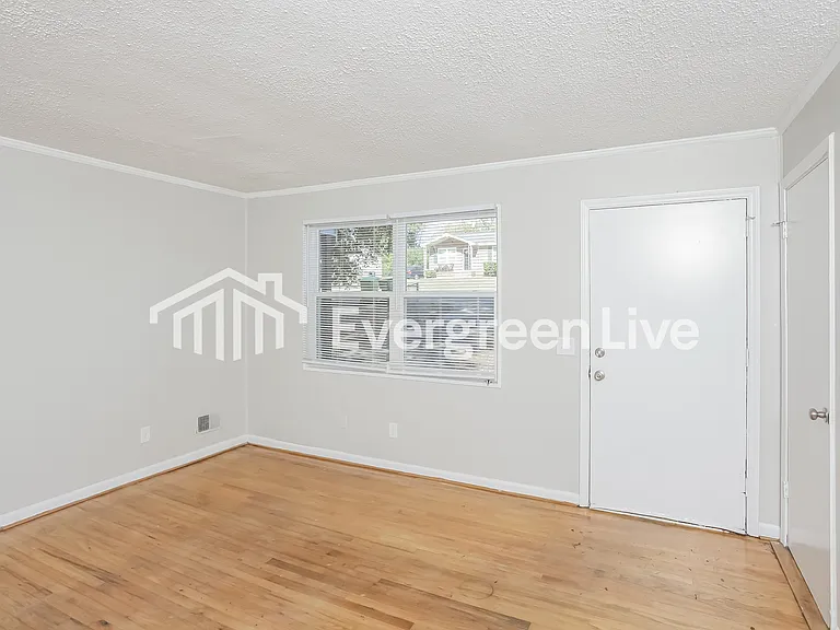 404 Richcreek Rd — Photo 3