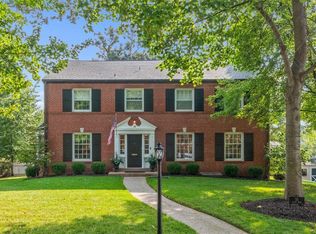 32 Sussex Dr, Saint Louis, MO 63144