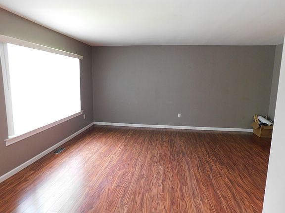 4th image of 2208 Niagara Dr