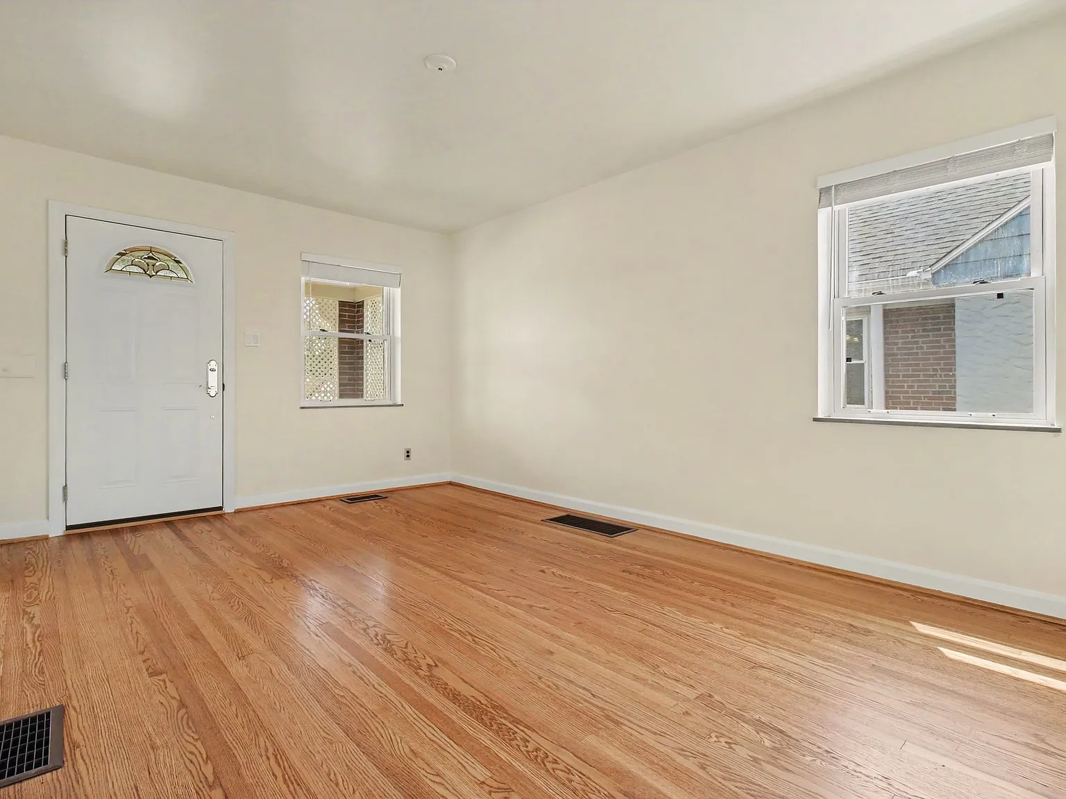 3 bed, 2000 sqft, $2,495 — Photo 4