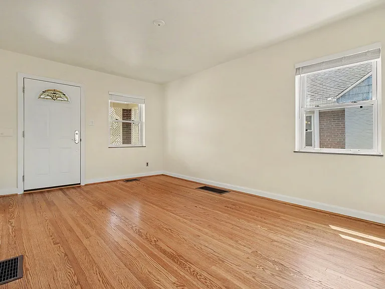 4515 Camberwell Rd — Photo 4