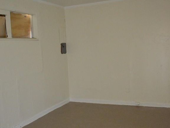 4th image of 1027 Peach Ave