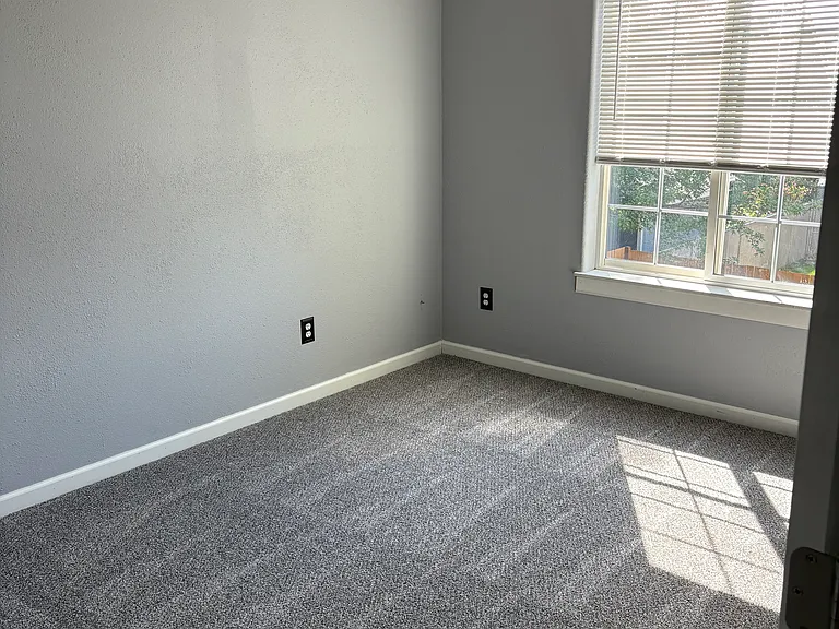 2204 Rosemont Pl S — Photo 13