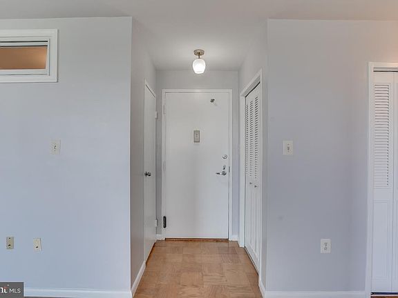 4th image of 10401 Grosvenor Pl APT 1316