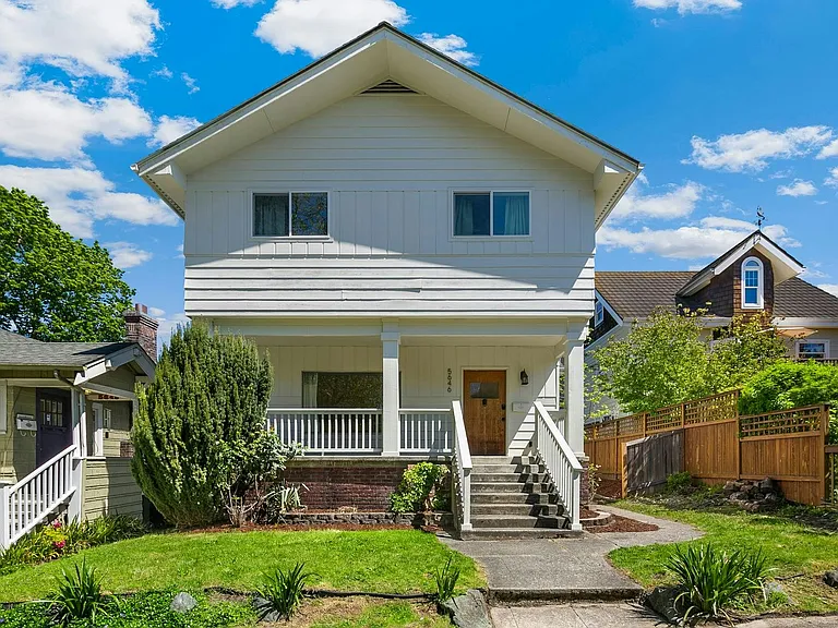 5646 12th Ave NE — Photo 1