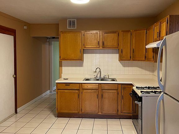 5th image of 2828 N Christiana Ave Floor 2