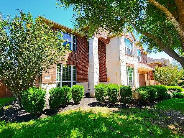 10007 Shire Green Ln — Photo 3