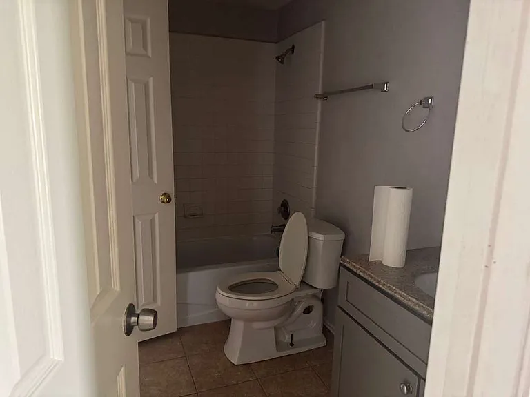 844 Brockden Dr — Photo 15