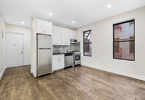 4th image of 720 W 181st St #14