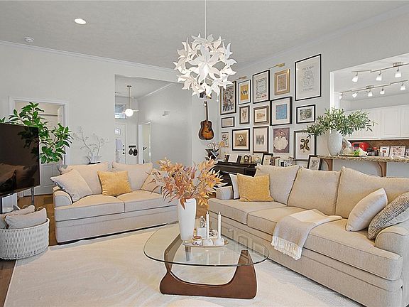 4th image of 1021 Emerald Dove Ave