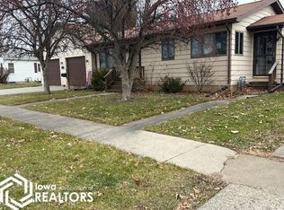 1105 S 5th St, Fairfield, IA 52556